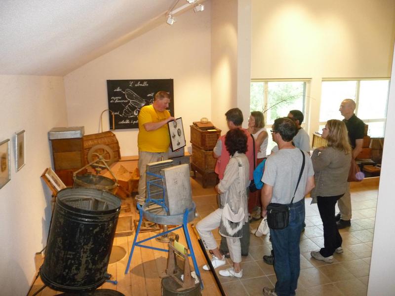 Sentiers Plaisir : a la découverte du monde des abeilles