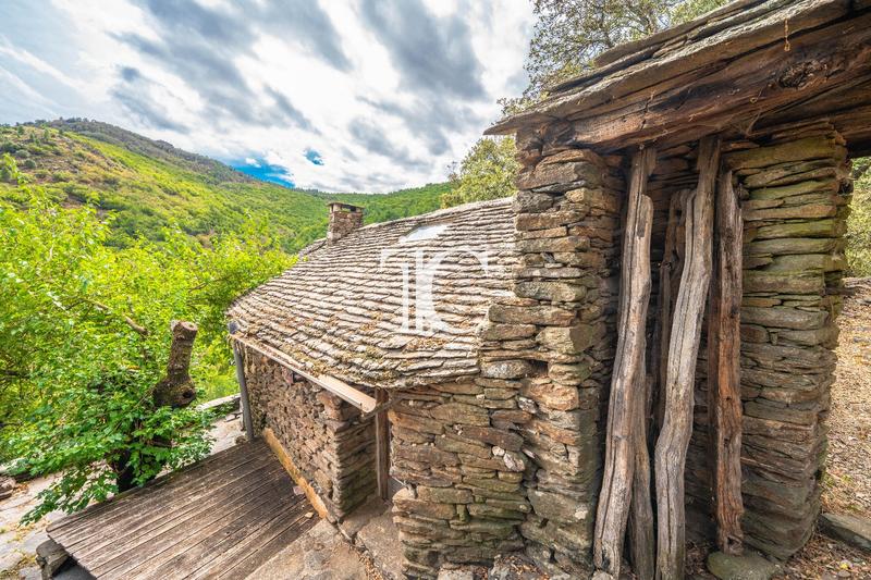 Maison en pierre - 82 m² - 7 pièces