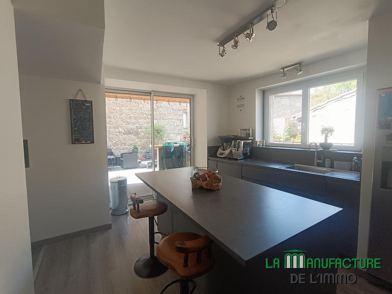 Maison - 177 m² - 6 pièces