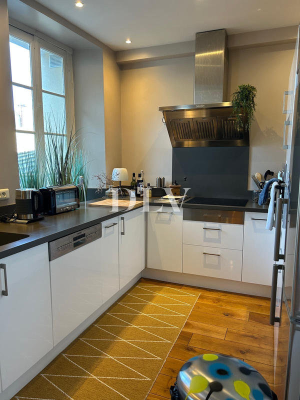 Appartement - 99 m² - 4 pièces