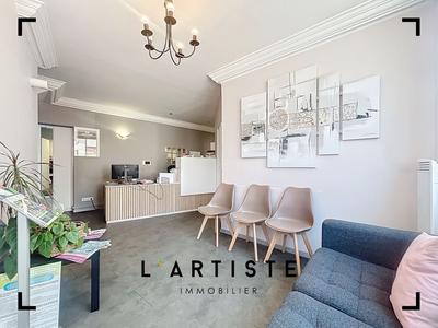 Bureau - 141 m² - 7 pièces