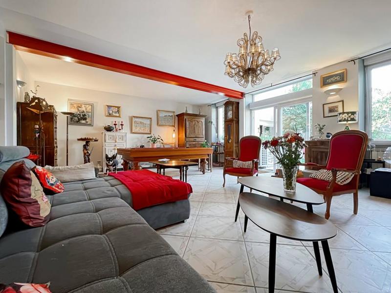 Maison - 376 m² - 12 pièces