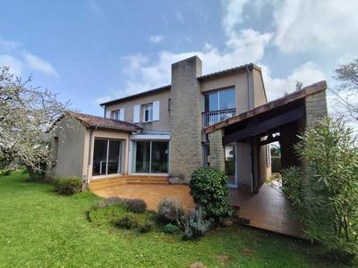 Maison - 193 m² - 8 pièces