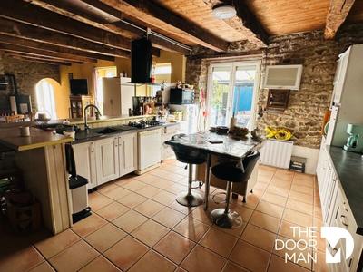 Maison - 270 m² - 7 pièces