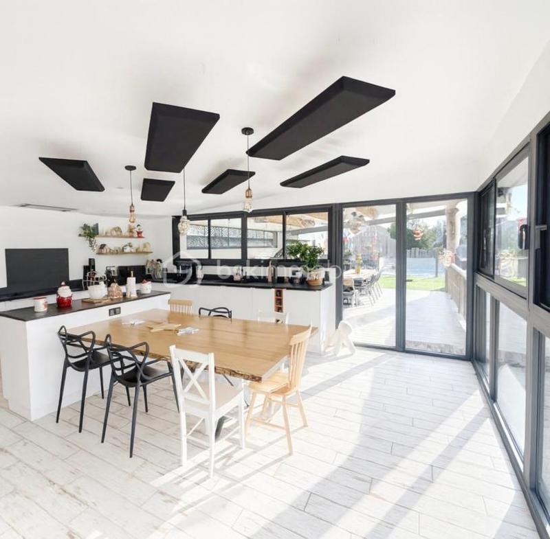 Propriété - 293 m² - 6 pièces