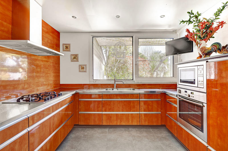 Maison - 214 m² - 7 pièces