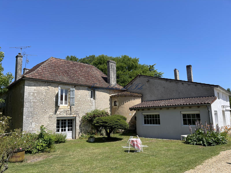 Maison - 230 m² - 9 pièces