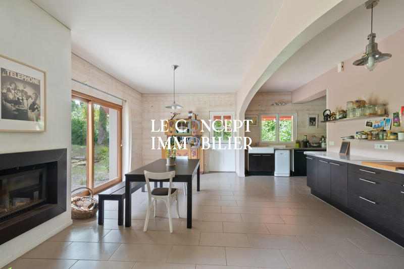 Maison - 206 m² - 8 pièces