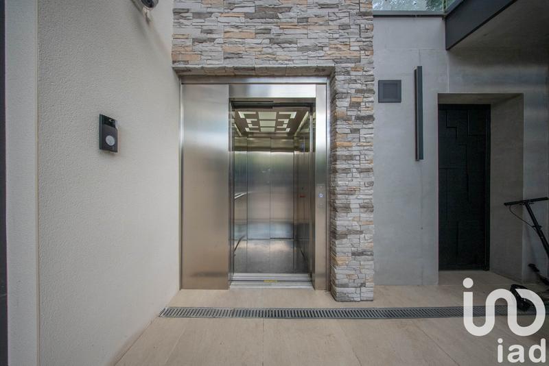 Maison - 560 m² - 7 pièces