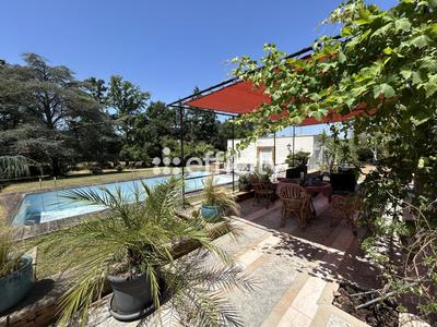 Maison traditionnelle - 270 m² - 9 pièces