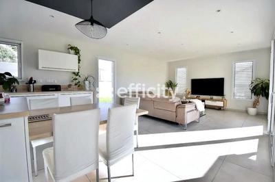 Villa - 185 m² - 8 pièces