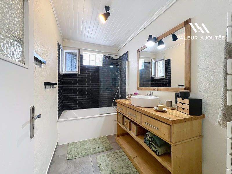 Maison contemporaine - 172 m² - 7 pièces