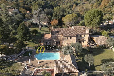 Maison - 305 m² - 7 pièces