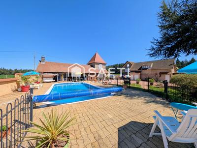 Maison - 323 m² - 11 pièces