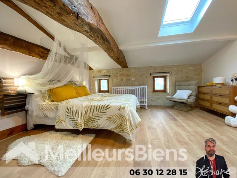 Maison traditionnelle - 227 m² - 10 pièces