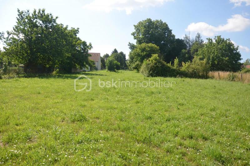Terrain constructible - 2 300 m²