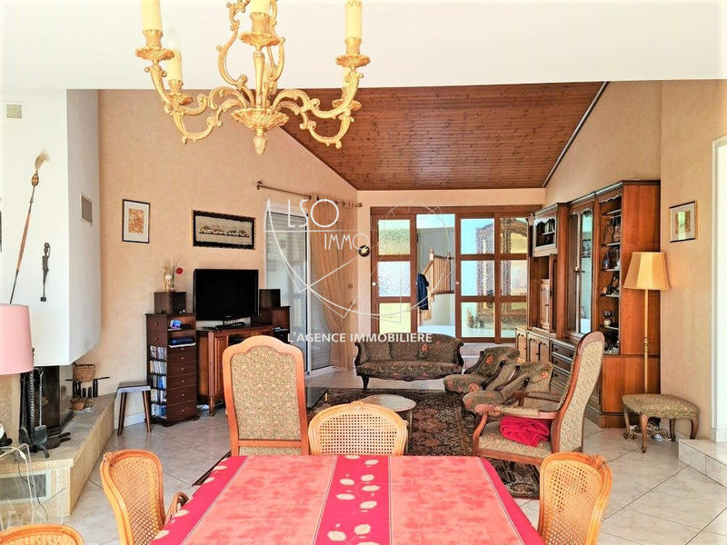 Villa - 207 m² - 6 pièces