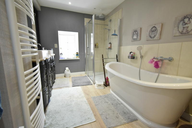 Maison - 300 m² - 10 pièces