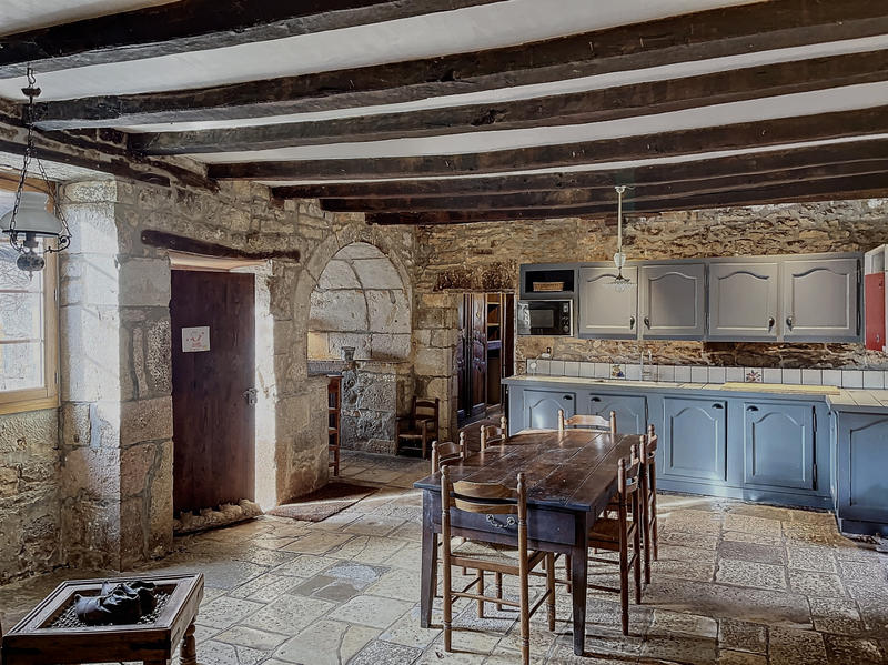 Maison - 280 m² - 8 pièces