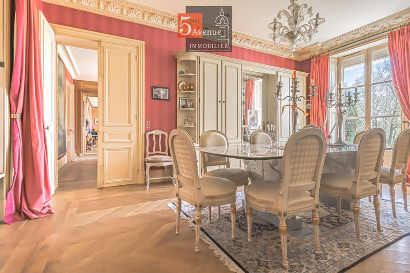 Maison - 430 m² - 11 pièces