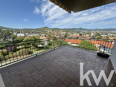 Maison - 233 m² - 8 pièces