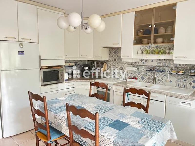 Maison - 196 m² - 7 pièces