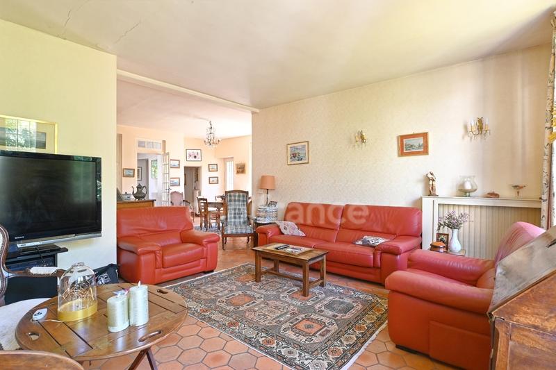 Maison - 230 m² - 9 pièces