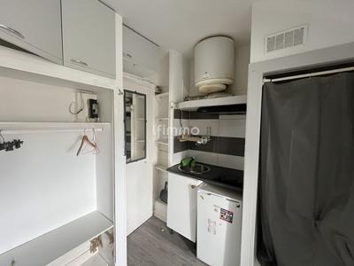 Studio - 8 m² - 1 pièce