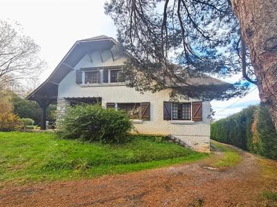 Demeure - 325 m² - 11 pièces