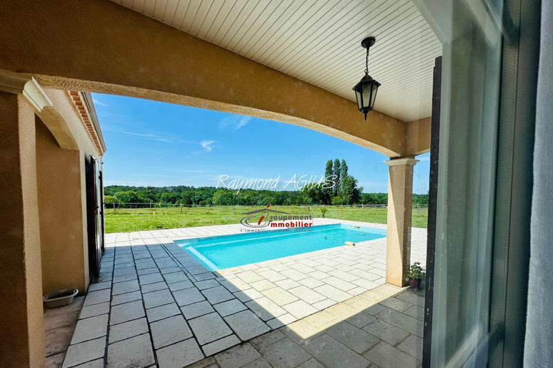 Maison - 200 m² - 8 pièces