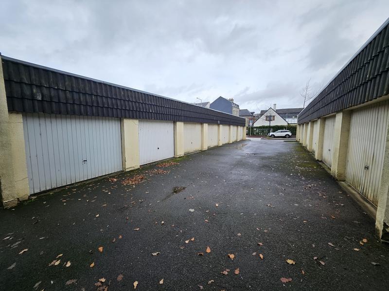 Parking / Garage - 105 m²