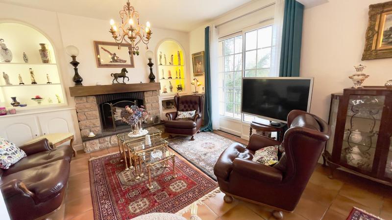 Propriété - 257 m² - 9 pièces