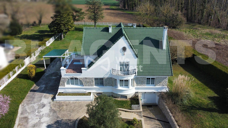 Maison - 244 m² - 10 pièces