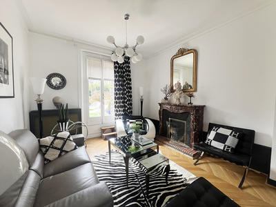 Maison - 200 m² - 7 pièces