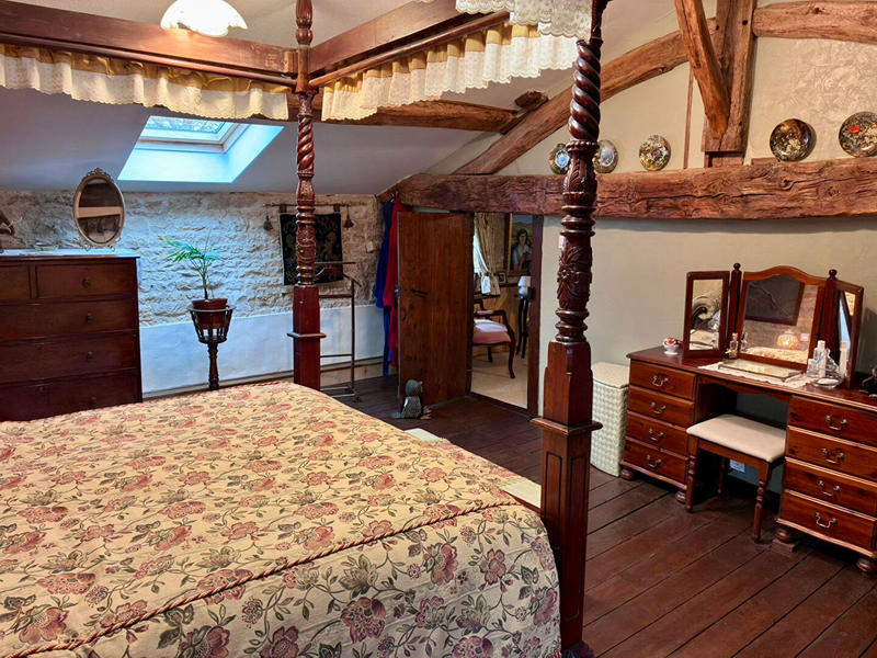 Maison - 360 m² - 13 pièces