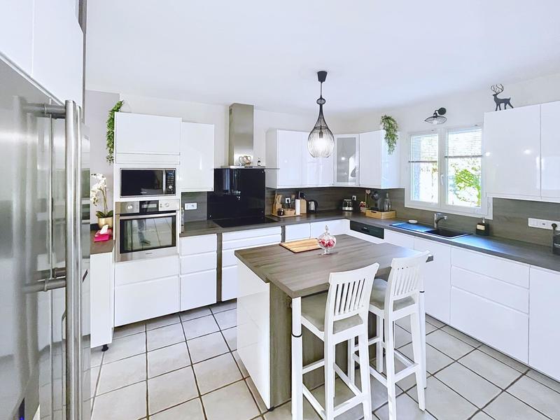 Maison - 182 m² - 7 pièces