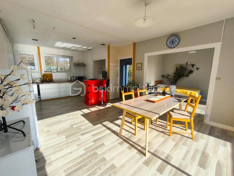 Propriété - 200 m² - 7 pièces