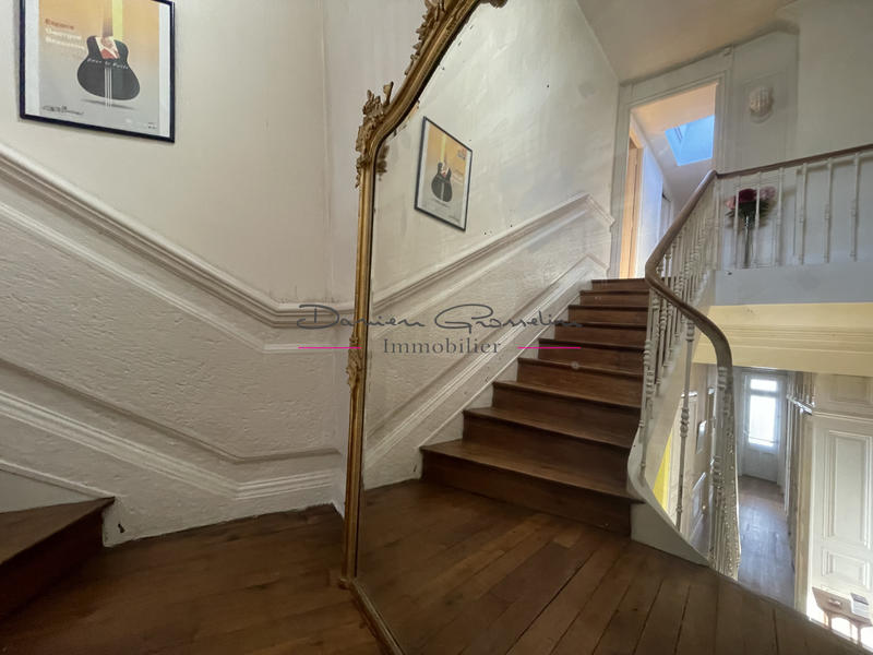 Propriété - 240 m² - 11 pièces