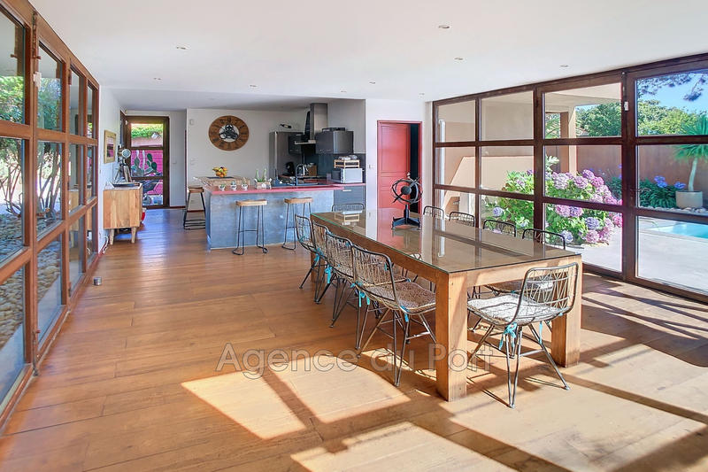 Villa - 260 m² - 6 pièces