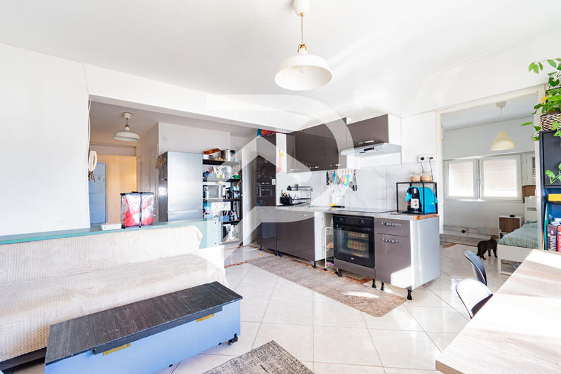 Appartement - 90 m² - 5 pièces