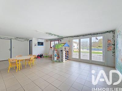 Maison - 330 m² - 13 pièces