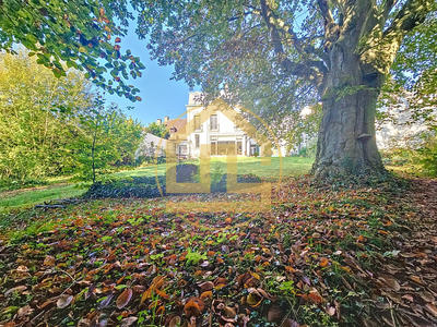 Maison - 430 m² - 13 pièces