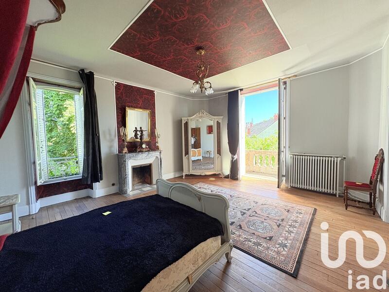 Maison - 270 m² - 9 pièces