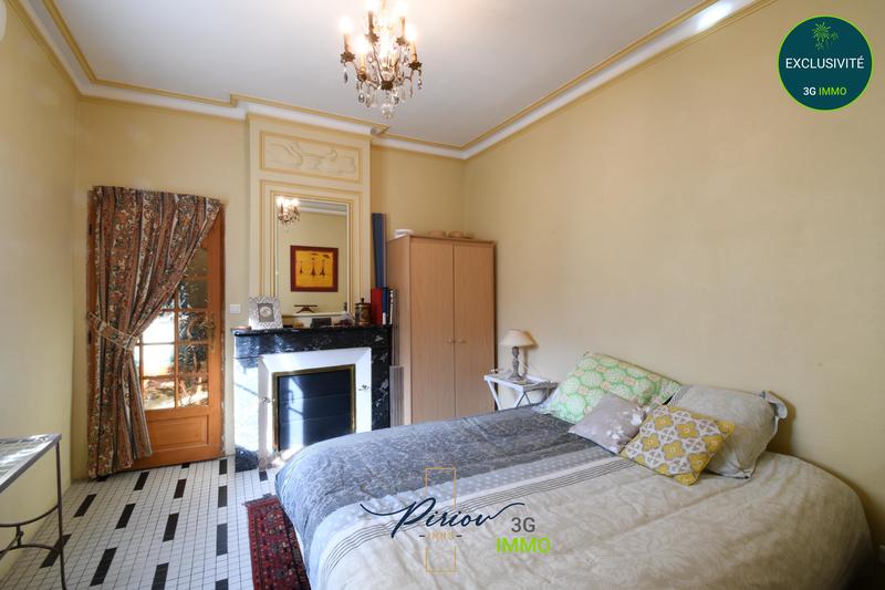 Maison - 264 m² - 9 pièces