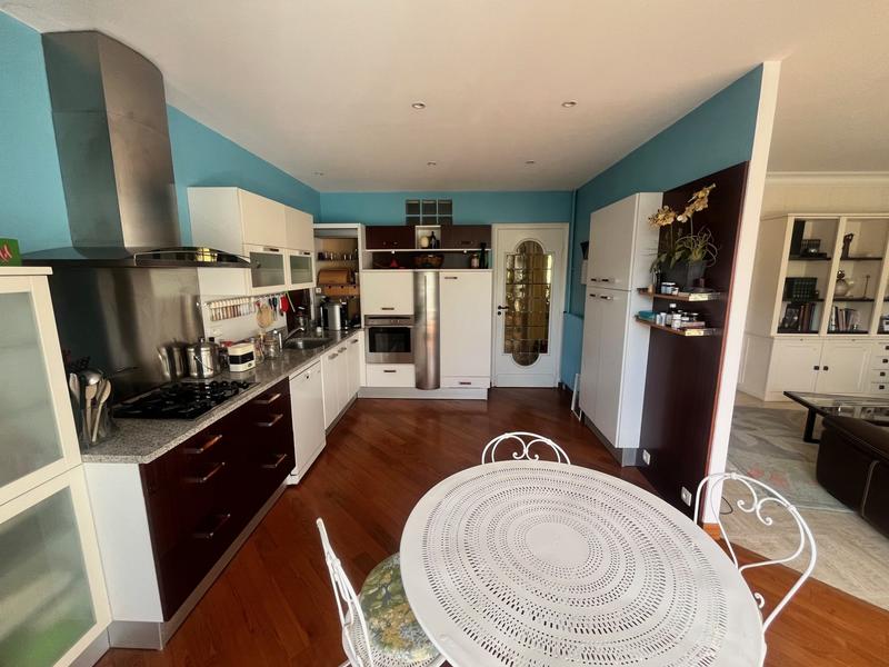 Maison - 206 m² - 8 pièces