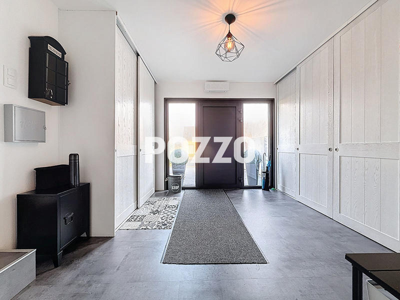 Maison - 230 m² - 7 pièces
