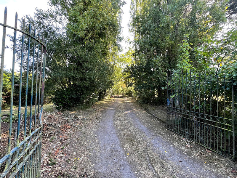 Maison - 250 m² - 6 pièces