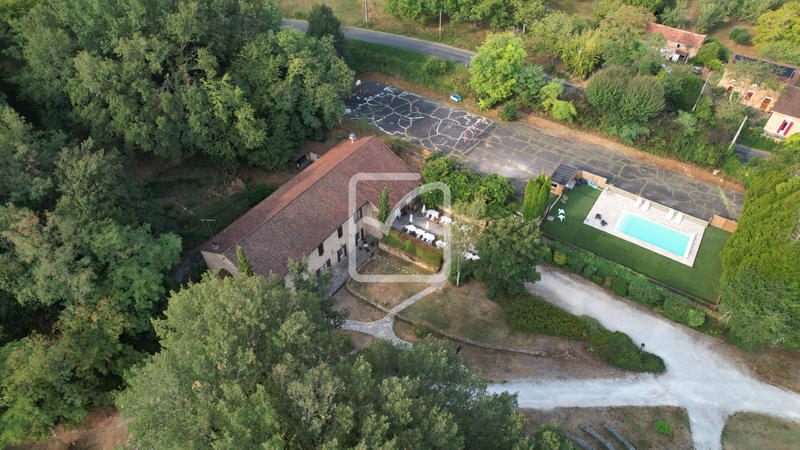 Propriété - 800 m² - 30 pièces