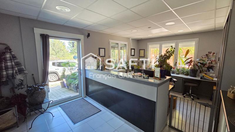 Local commercial - 218 m² - 6 pièces