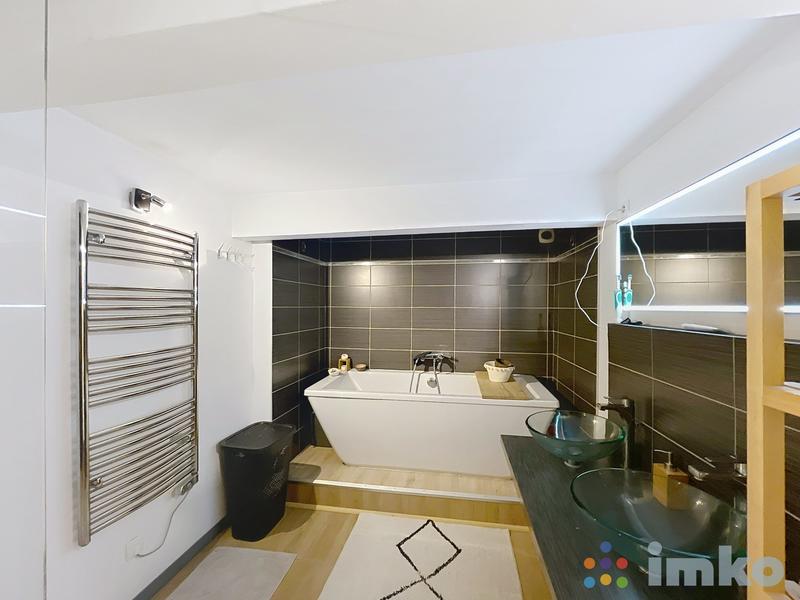 Loft - 125 m² - 4 pièces